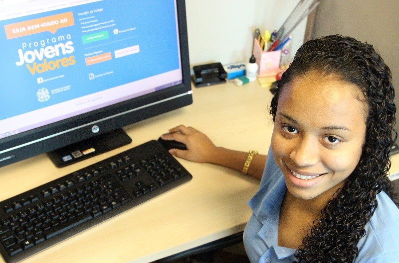 estagiaria_jovensvalores